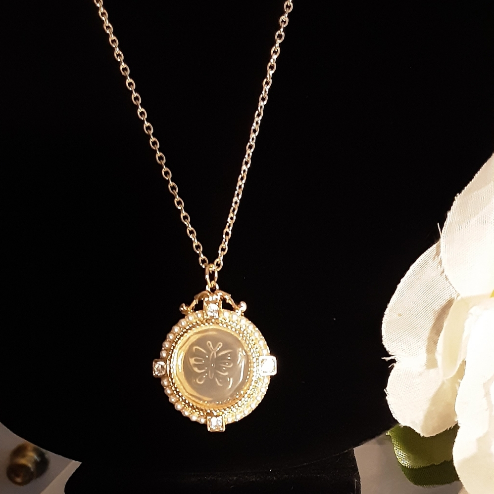 Handmade Etched Glass and Pearl Beads Necklace. Gold Clear Etched Glass